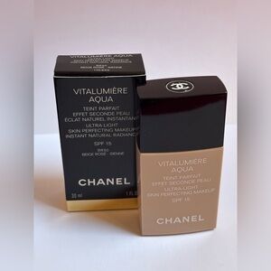 CHANEL vitalumiere Aqua ultra light foundation BR 50